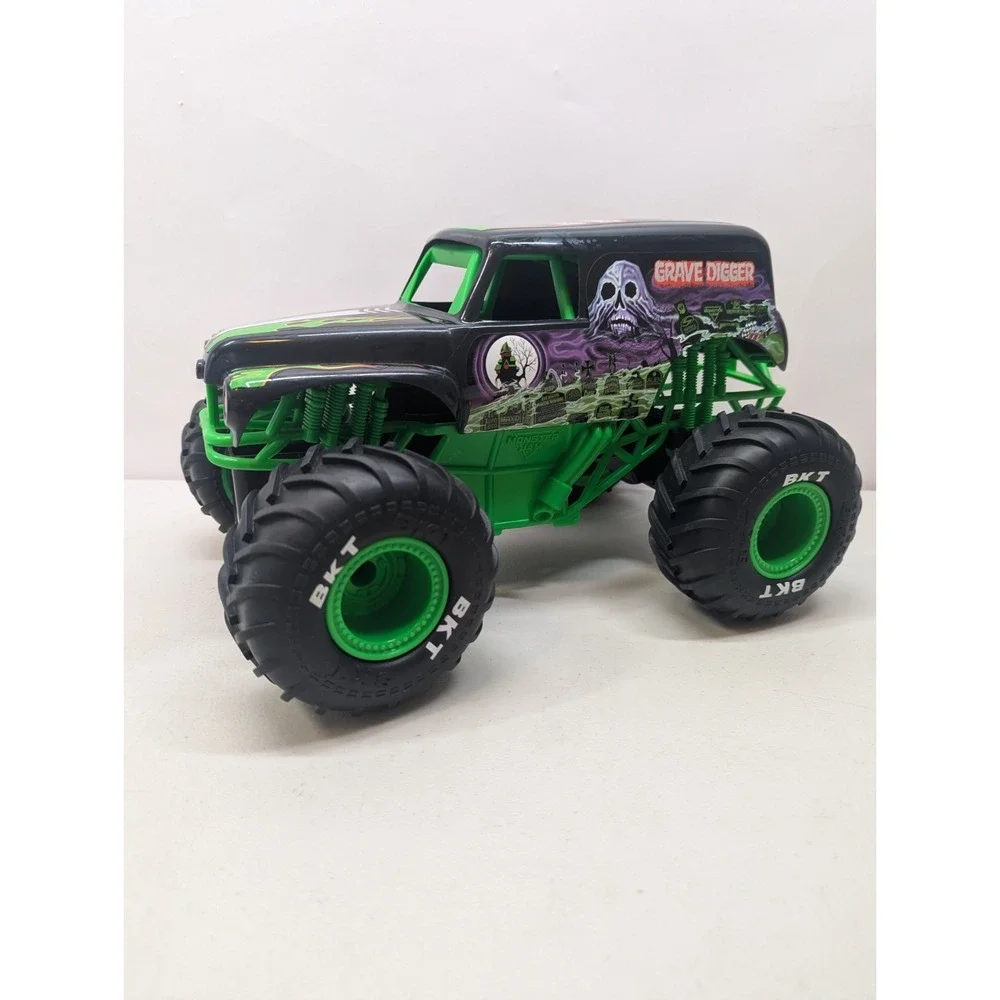 Monster Jam Spin Master Grave Digger 1:15 RC Truck Model 66801 - No Remote *Read
